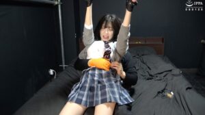 「全身敏感な制服女子をいろんな道具でくすぐった気持ちよくしてみた!」わかしラボ WAKA-072 岸永みりな 2