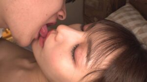 社飲みでつぶれた同僚をお持ち帰りしてドロ酔い性交。ボクを彼氏だと思っているらしく濃厚ベロチュウし放題でまさかの生ハメOK!ピストン中に酔い冷めしたけどお互いイク寸前の腰振りを止められずそのまま朝まで中出し!