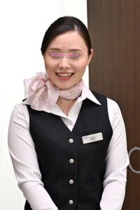 しごいてしゃぶってヌキまくり!!大手航空会社勤務の憧れのキャビンアテンダントが無数に生えた壁ち○ぽの即ヌキに挑戦!黒パンスト美脚CAうみかさん