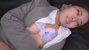 就職探しのギャルがターゲット！無意識のままヒクヒク動く蕾ちゃん