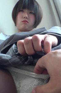 ふてくされているショートカット美少女をガンガンヤる！